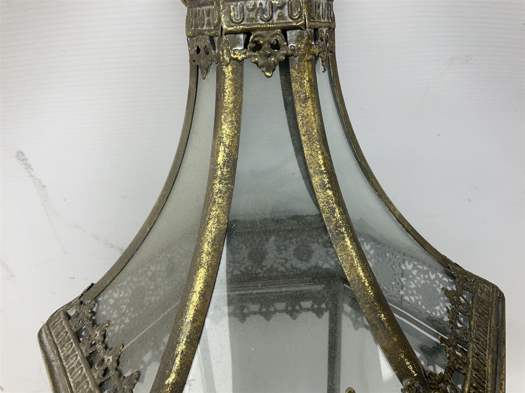 Bronzed finish classical style six sided glass lantern with bracket - Image 3 of 20