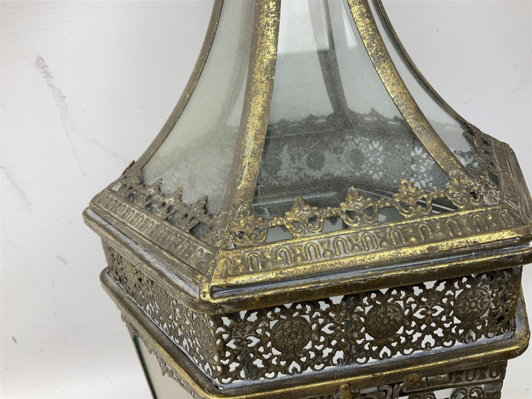 Bronzed finish classical style six sided glass lantern with bracket - Image 4 of 20