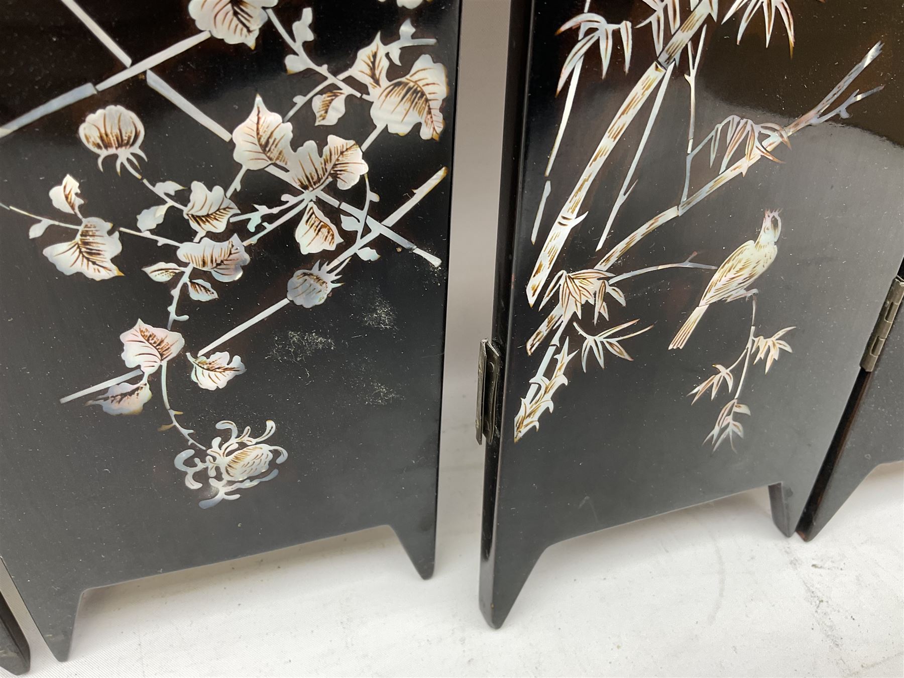 Late 19th / early 20th century Japanese lacquered table top cabinet - Image 11 of 16