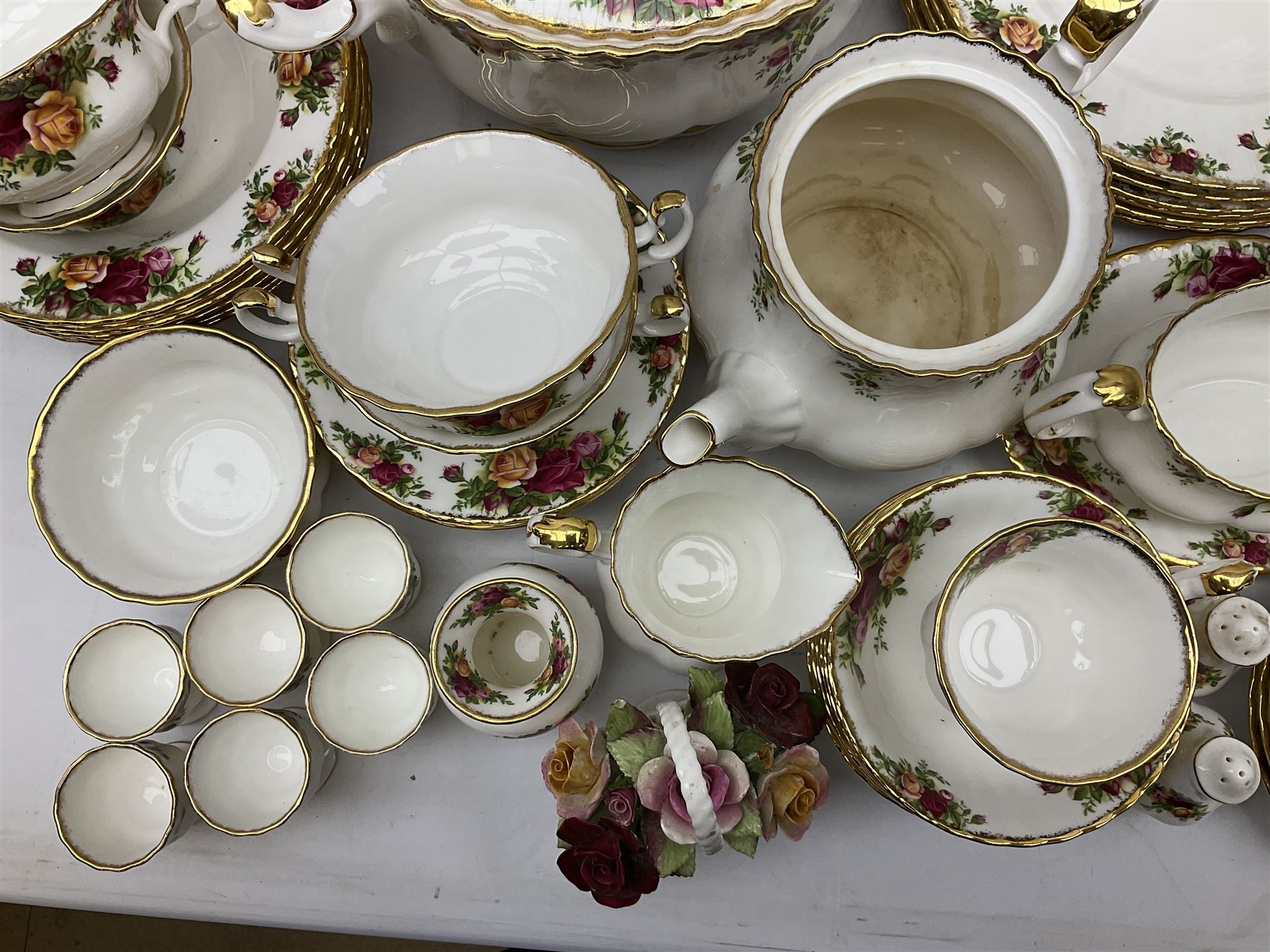 Royal Albert Old Country Roses pattern part tea and dinner service - Image 2 of 11