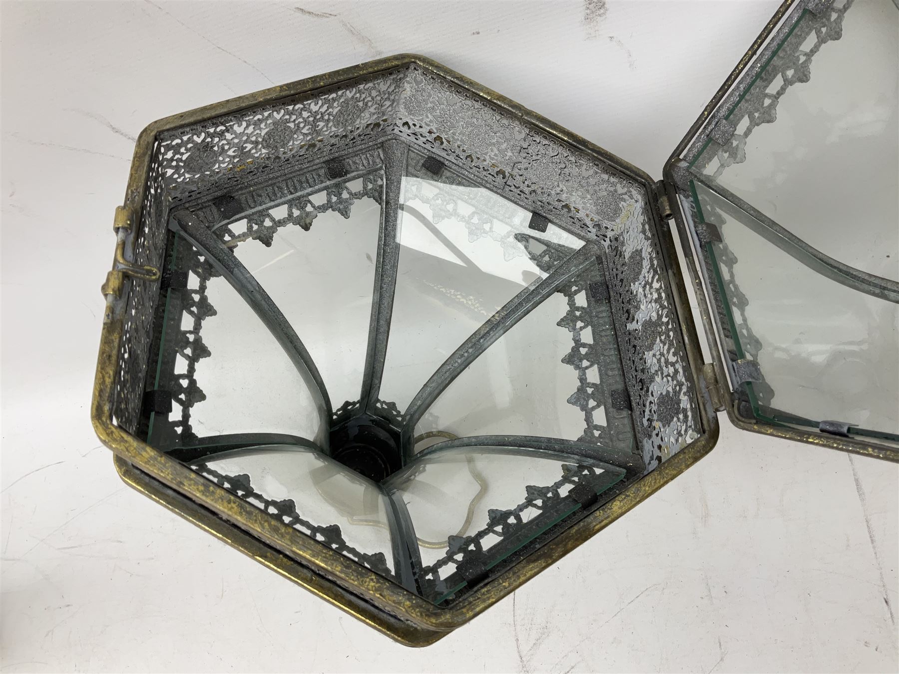 Bronzed finish classical style six sided glass lantern with bracket - Image 13 of 20