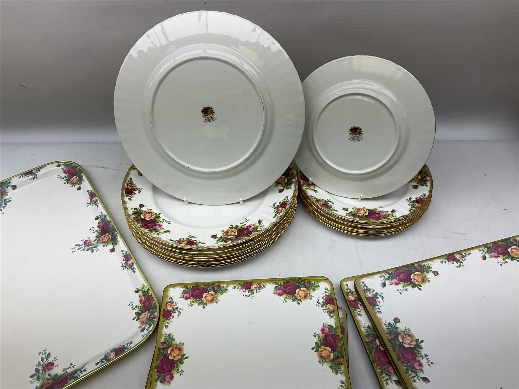 Royal Albert Old Country Roses pattern part tea and dinner service - Image 10 of 11