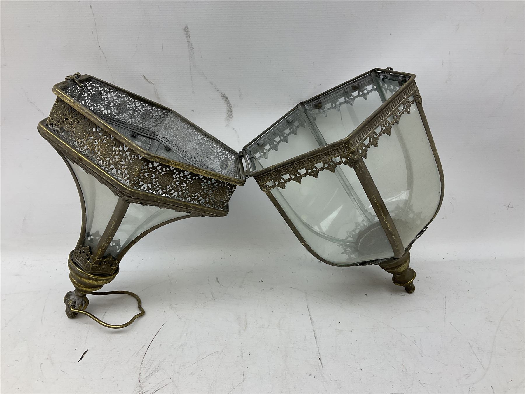 Bronzed finish classical style six sided glass lantern with bracket - Image 11 of 20