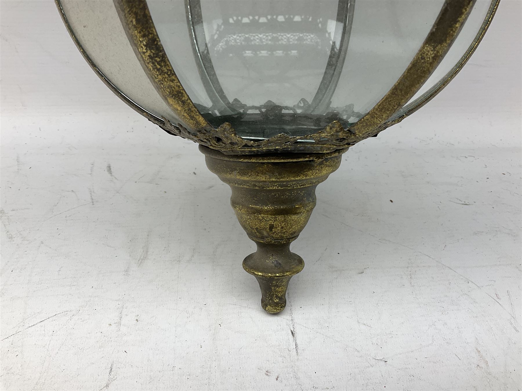 Bronzed finish classical style six sided glass lantern with bracket - Image 8 of 20