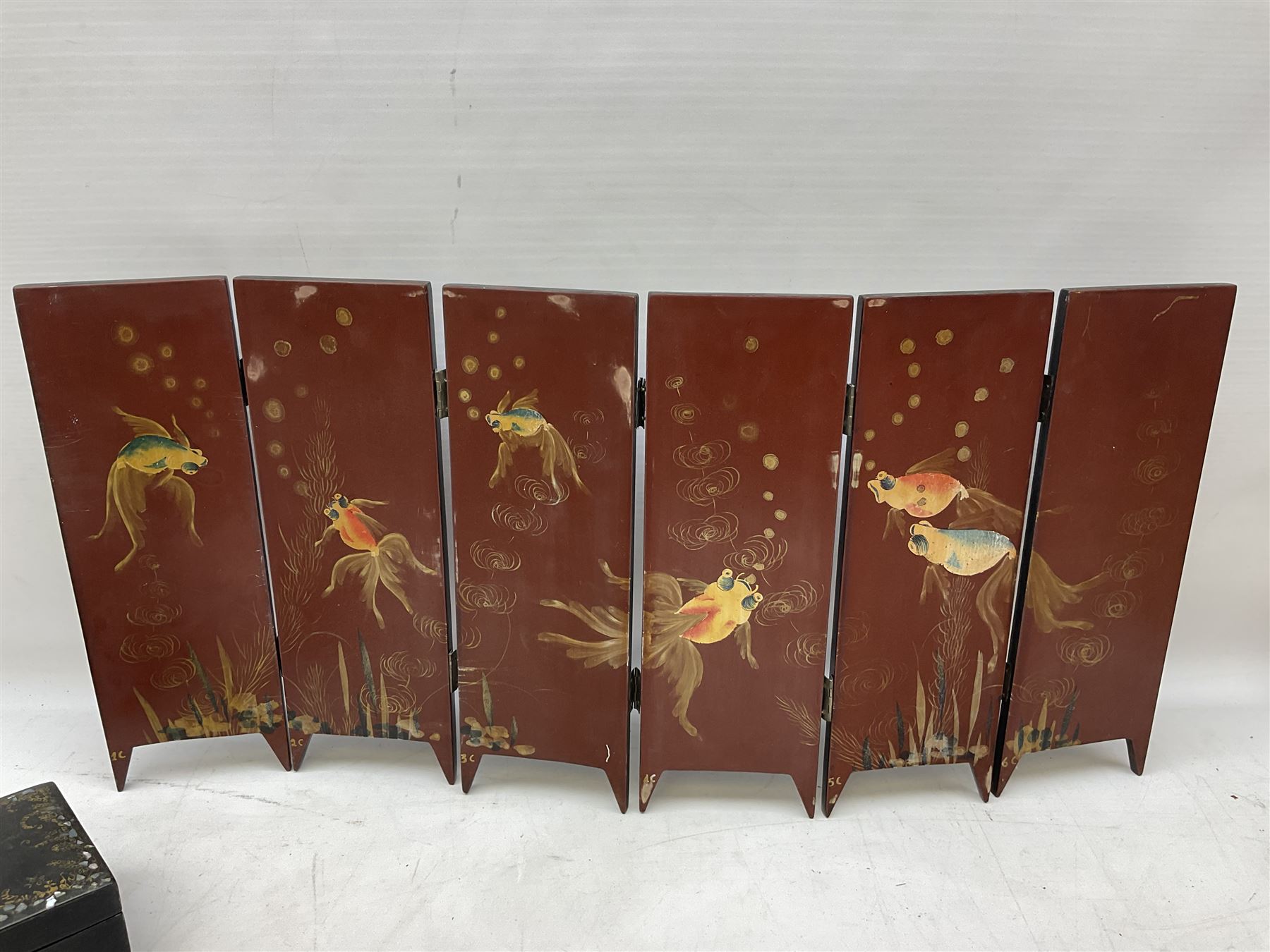 Late 19th / early 20th century Japanese lacquered table top cabinet - Image 12 of 16