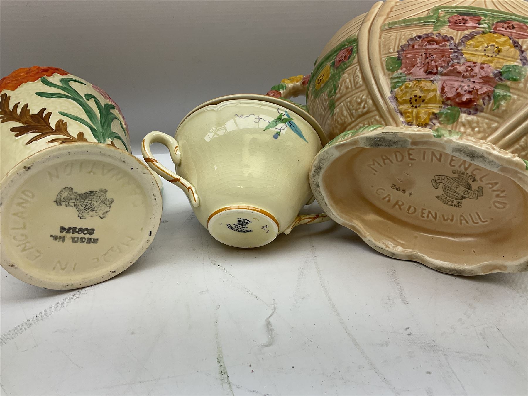 Group of ceramics to include Art Deco examples - Image 11 of 12