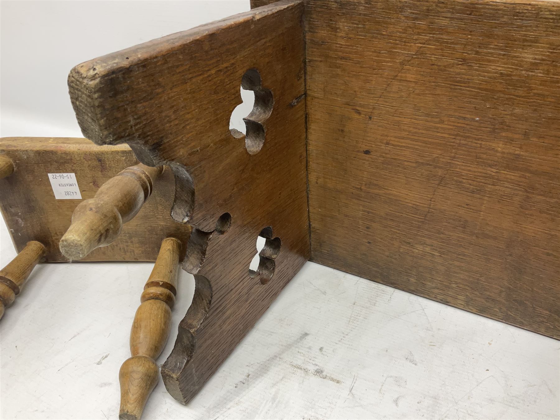 Arts and Crafts oak stool with carved quatrefoil decoration - Image 3 of 4