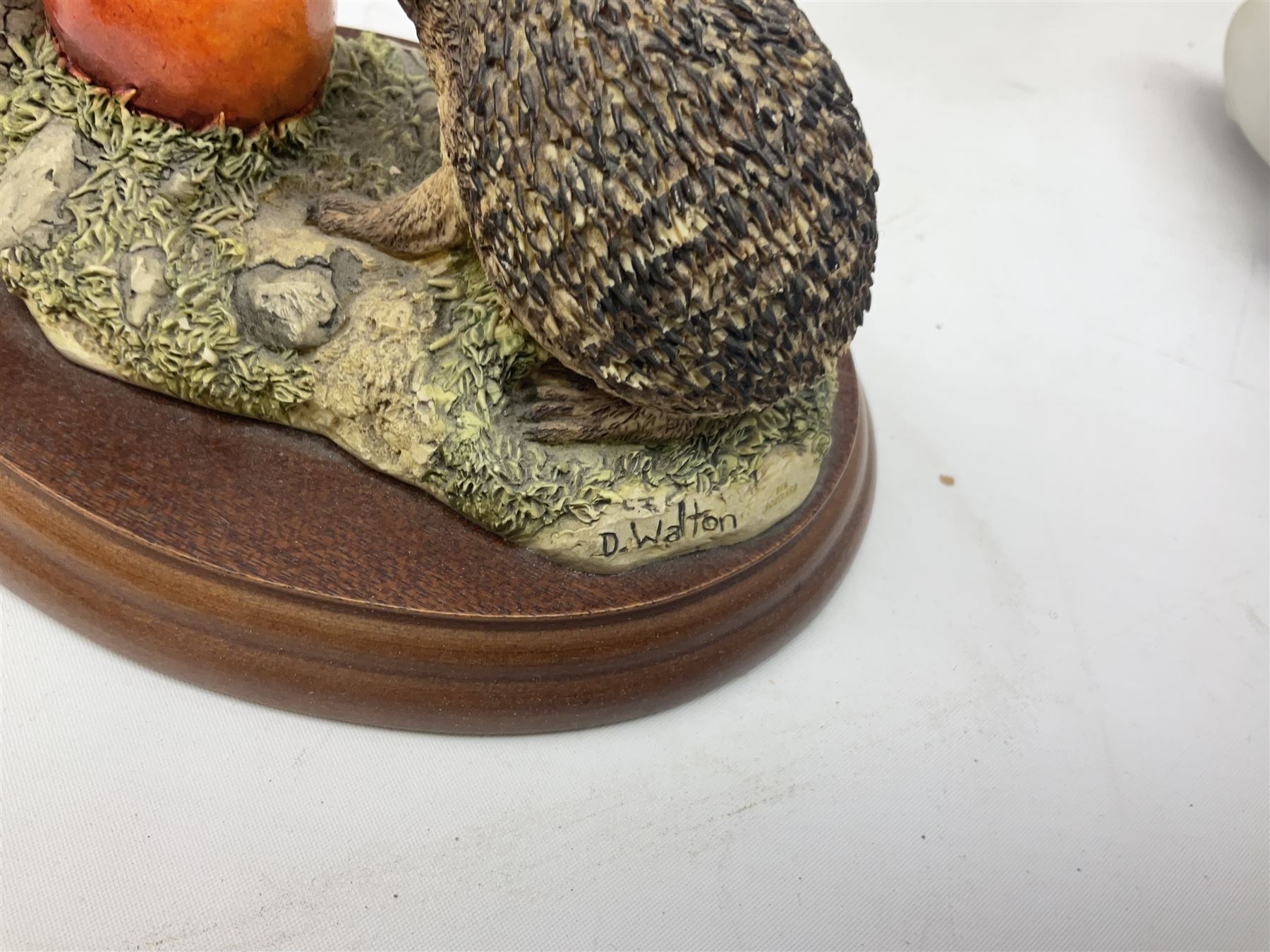 Border fine arts figure Hedgehog & Wren - Image 5 of 5