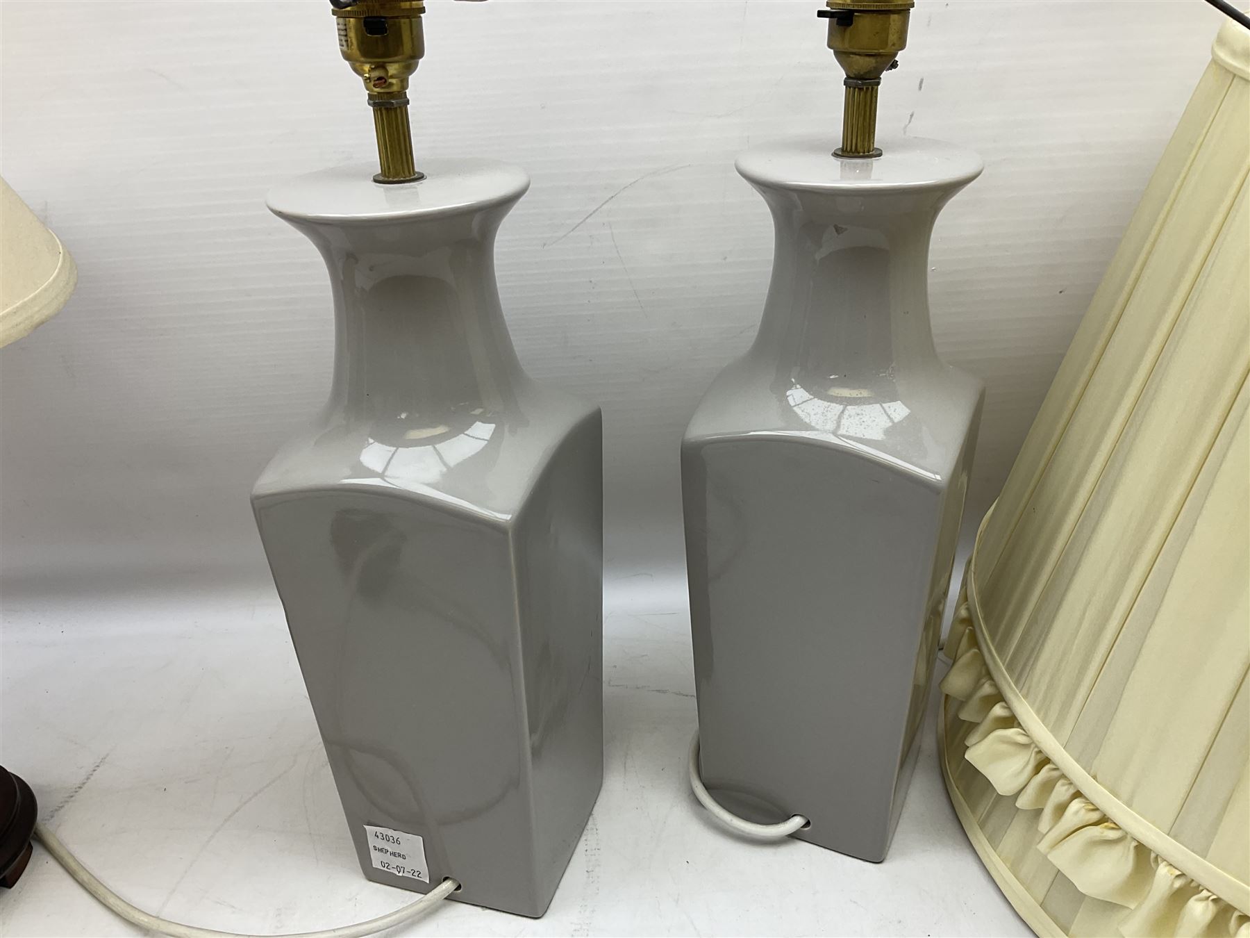 Pair of grey ceramic table lamps - Image 6 of 8