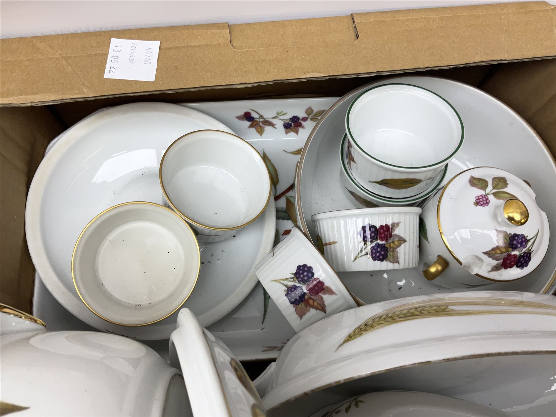 Royal Worcester Evesham pattern dinner wares - Image 5 of 5