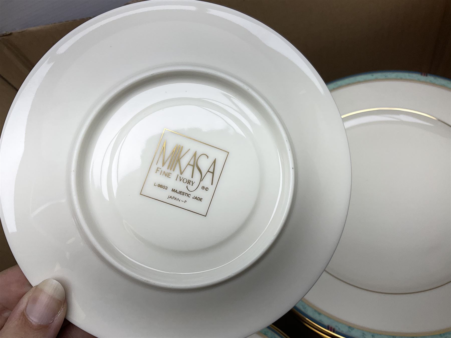 Mikasa tea and dinner service for eight decorated in the 'Majestic Jade' pattern - Image 4 of 5