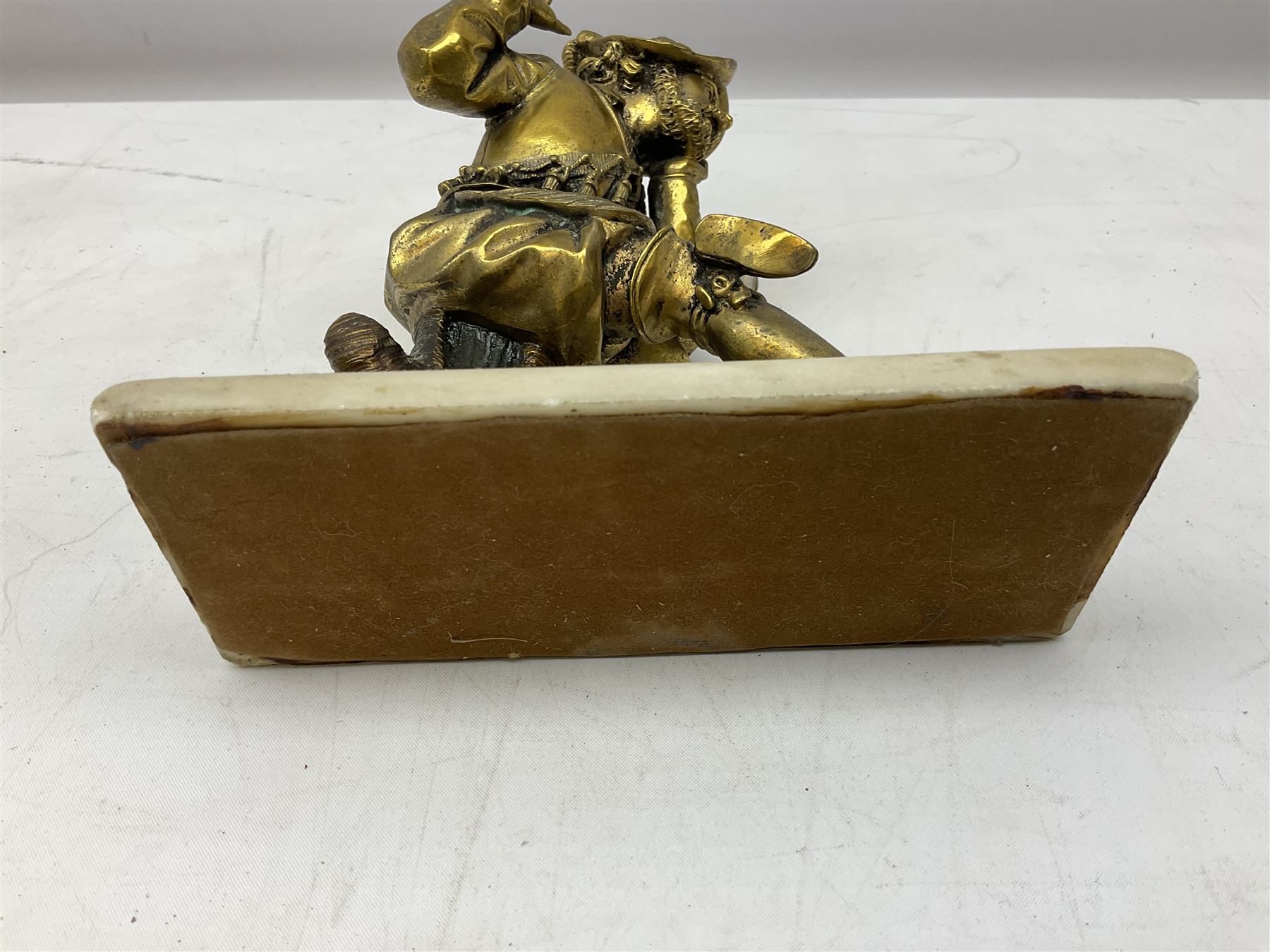 Brass figure of a knight seated up to a tree stump - Image 3 of 4