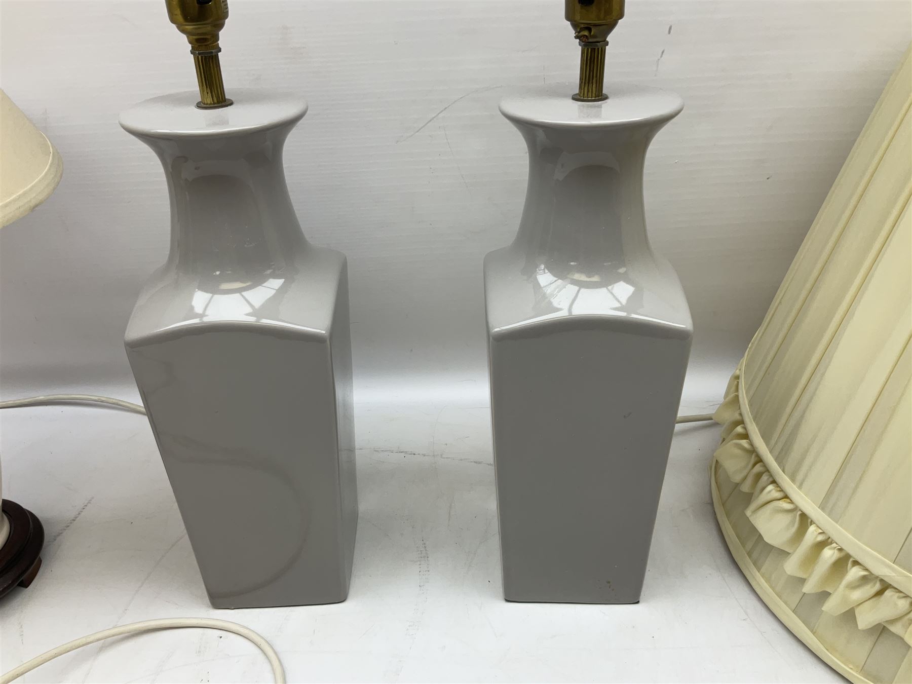 Pair of grey ceramic table lamps - Image 5 of 8