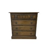 Medium oak chest of drawers