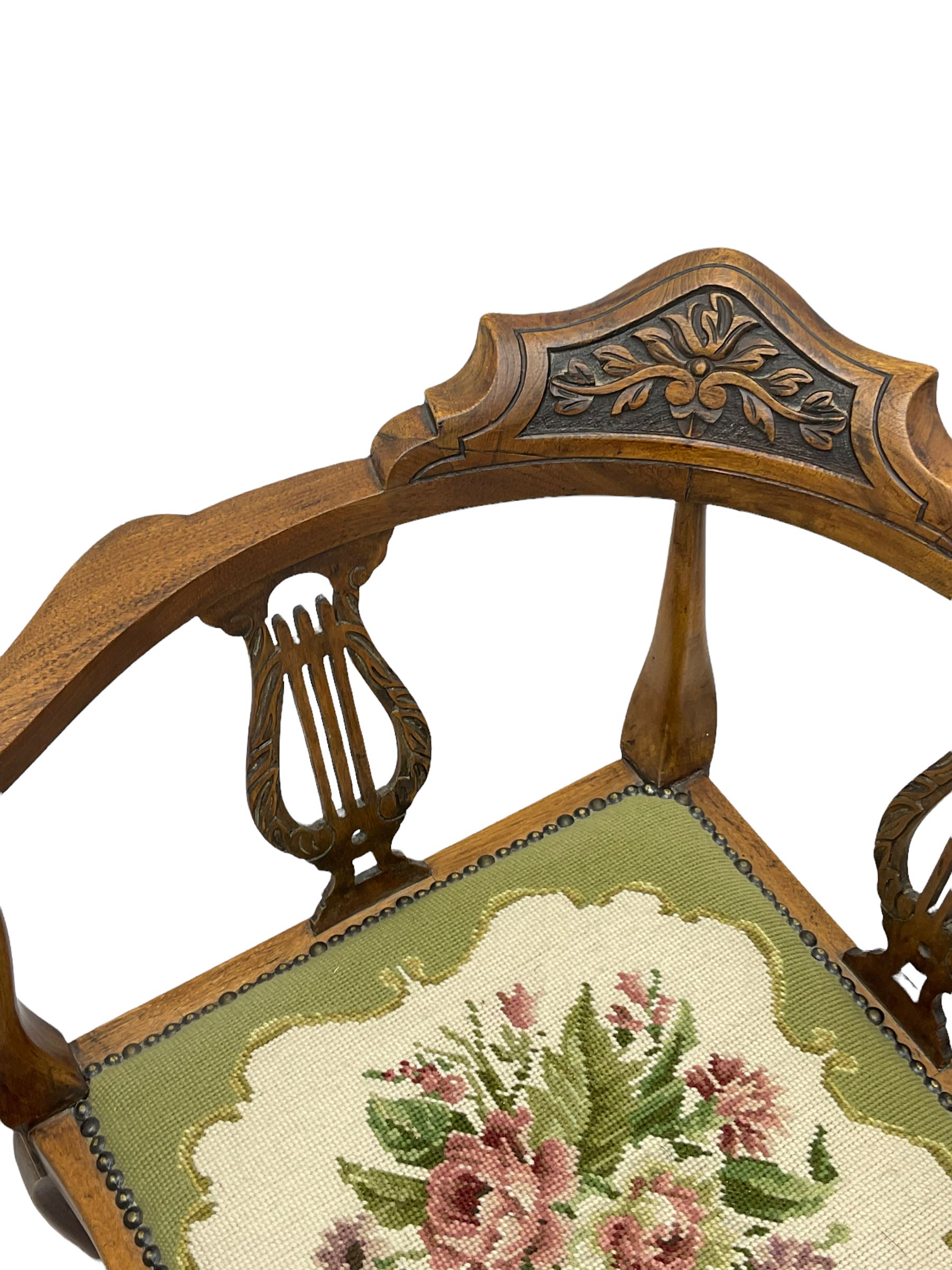 Edwardian stained beech corner chair with carved pediment - Image 3 of 4