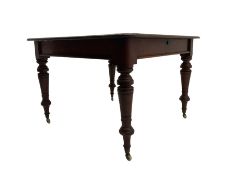 Late Victorian mahogany extending dining table