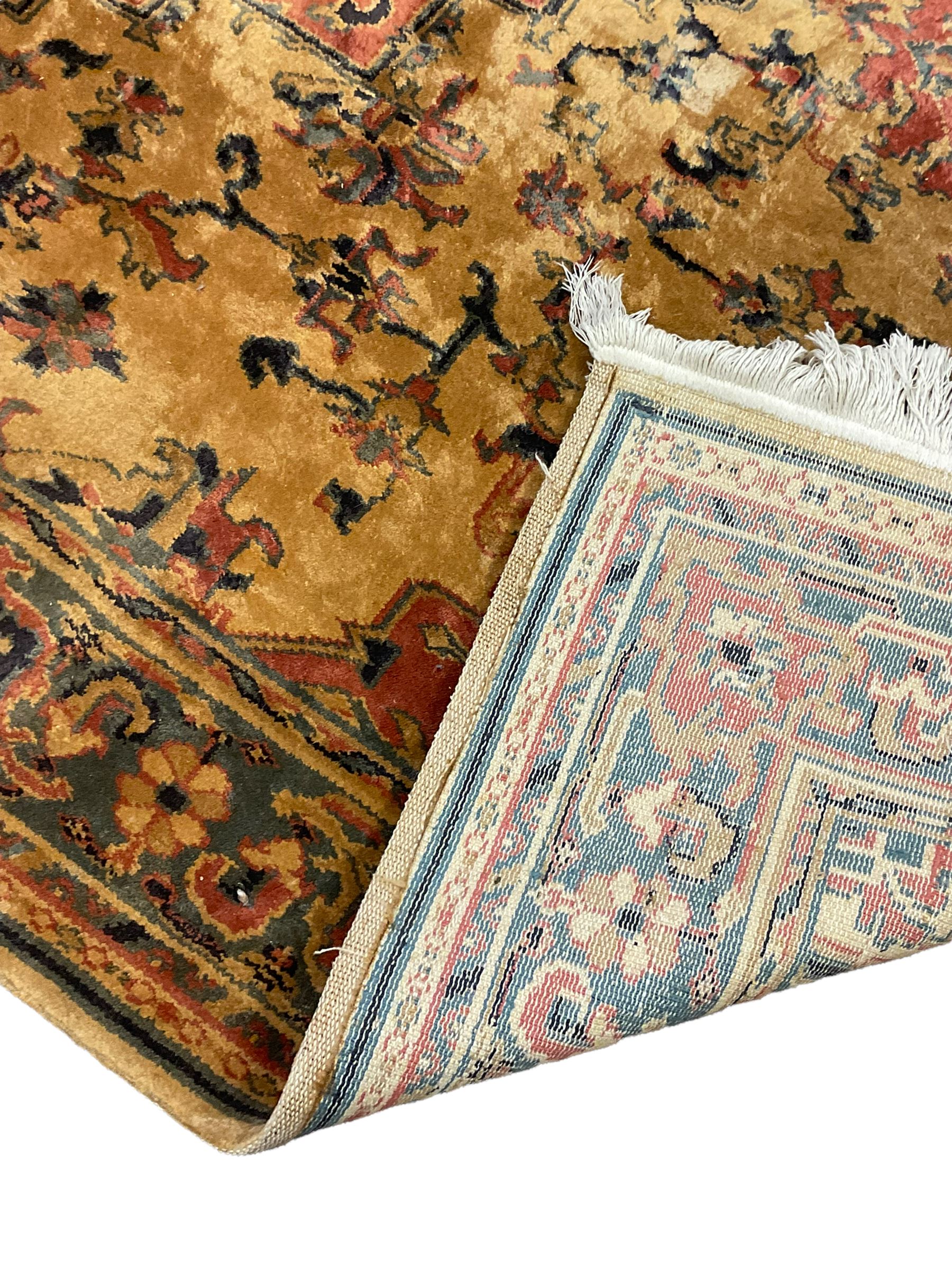 Persian design rug - Image 4 of 5