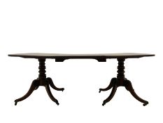 Early 19th century mahogany extending dining table