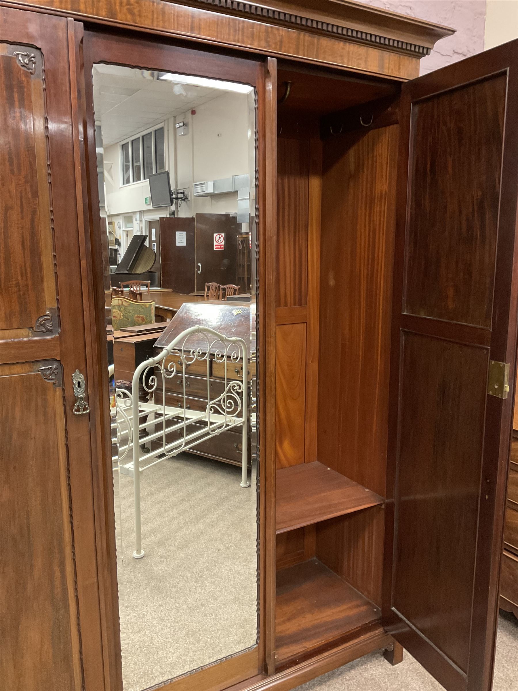 Early 20th century mahogany wardrobe - Image 6 of 6