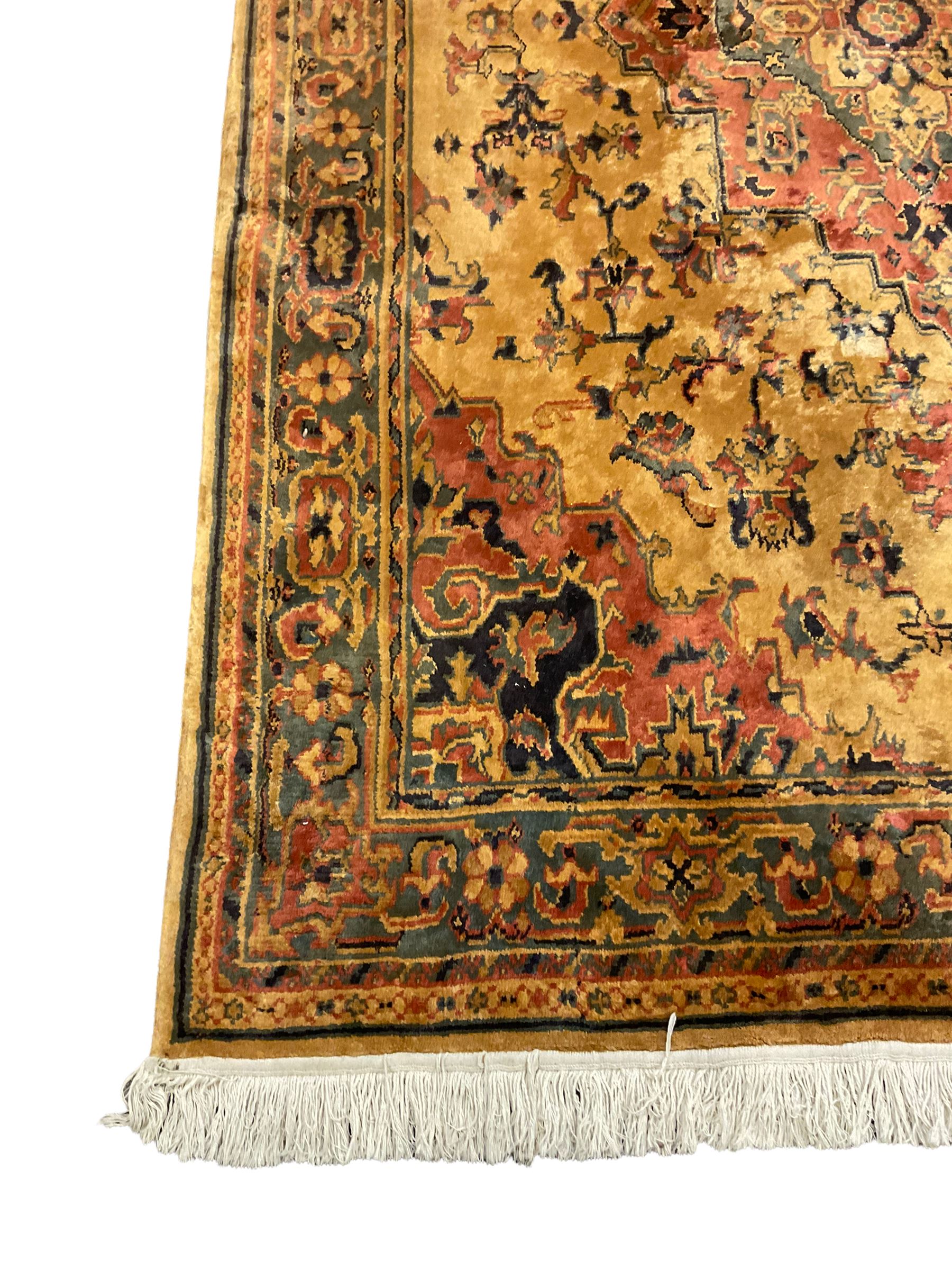 Persian design rug - Image 5 of 5