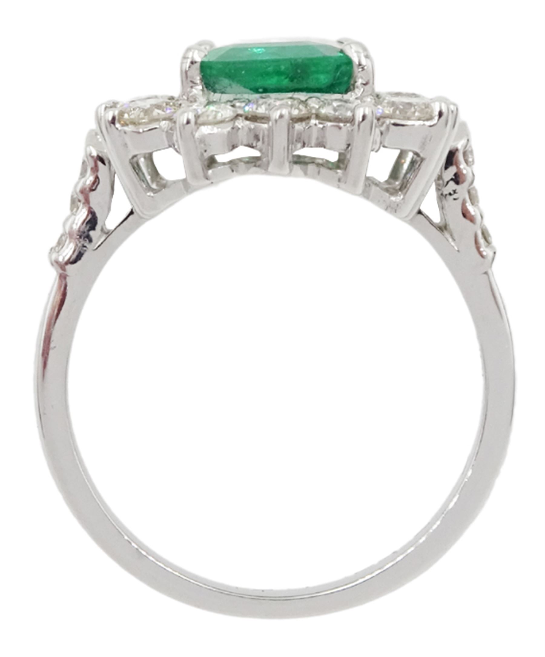 18ct white gold emerald and round brilliant cut diamond cluster ring - Image 4 of 4