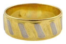 18ct yellow gold wedding band with white gold decoration
