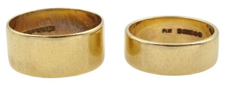 Two 9ct gold wedding bands