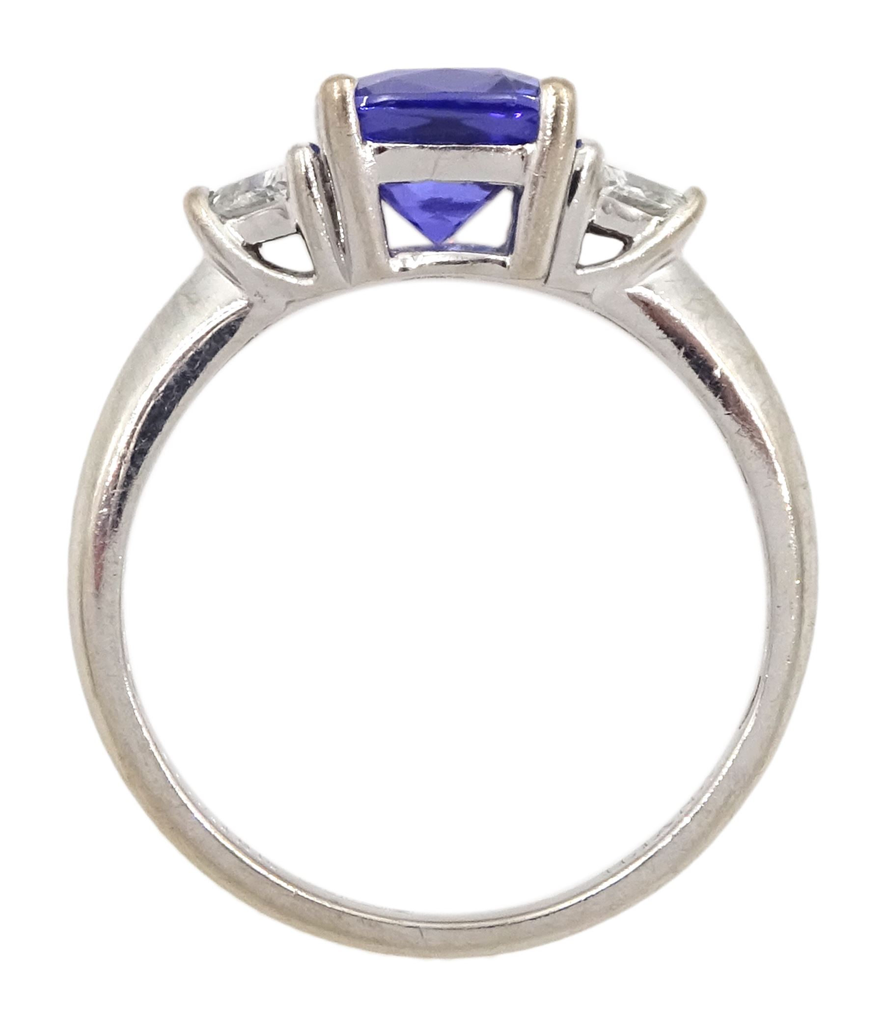 18ct white gold cushion cut tanzanite and trillion cut diamond ring - Image 4 of 4