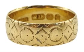 Victorian 18ct gold engraved wedding band