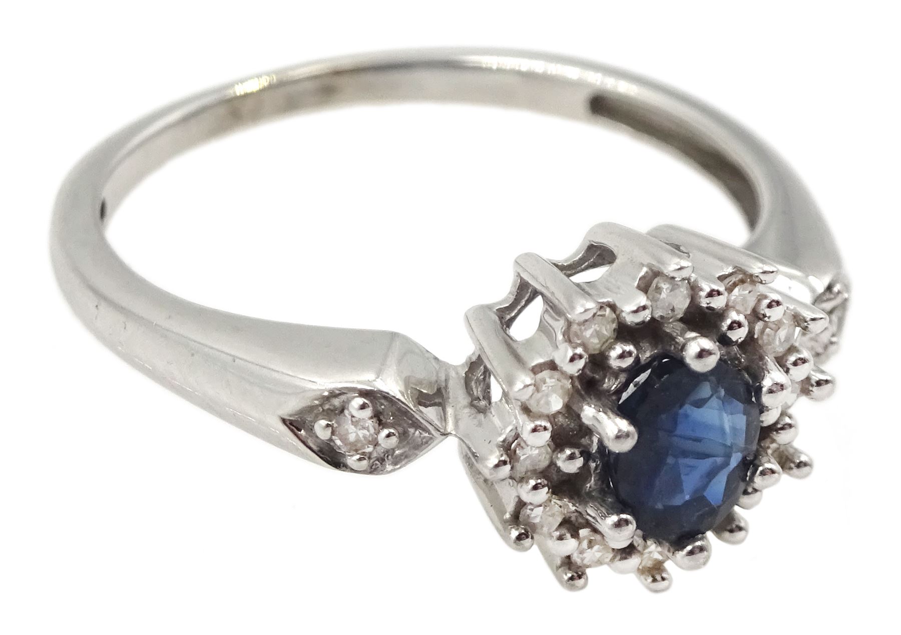 9ct white gold oval sapphire and round brilliant cut diamond cluster ring - Image 3 of 4