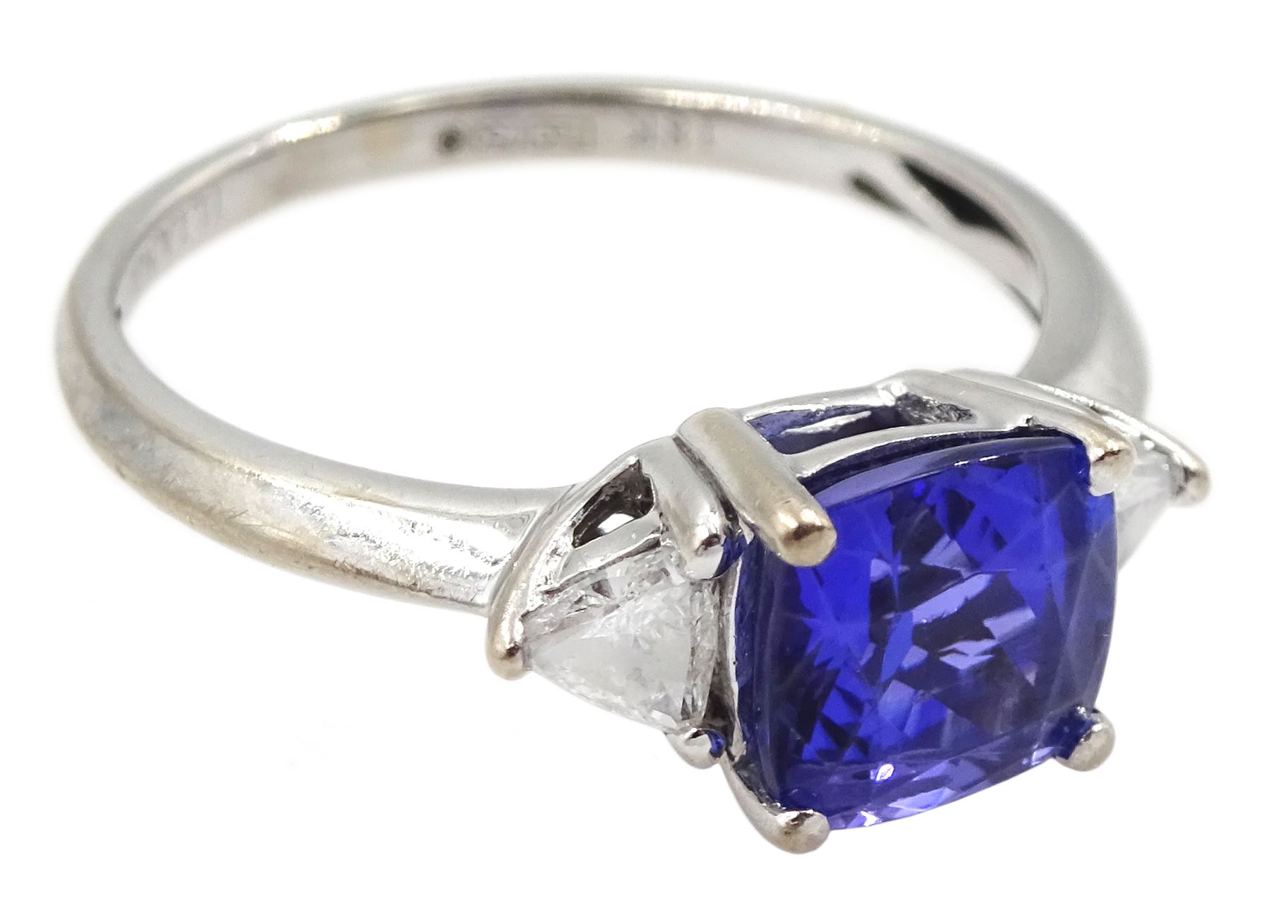 18ct white gold cushion cut tanzanite and trillion cut diamond ring - Image 3 of 4