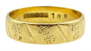 18ct gold wedding band with floral engraving