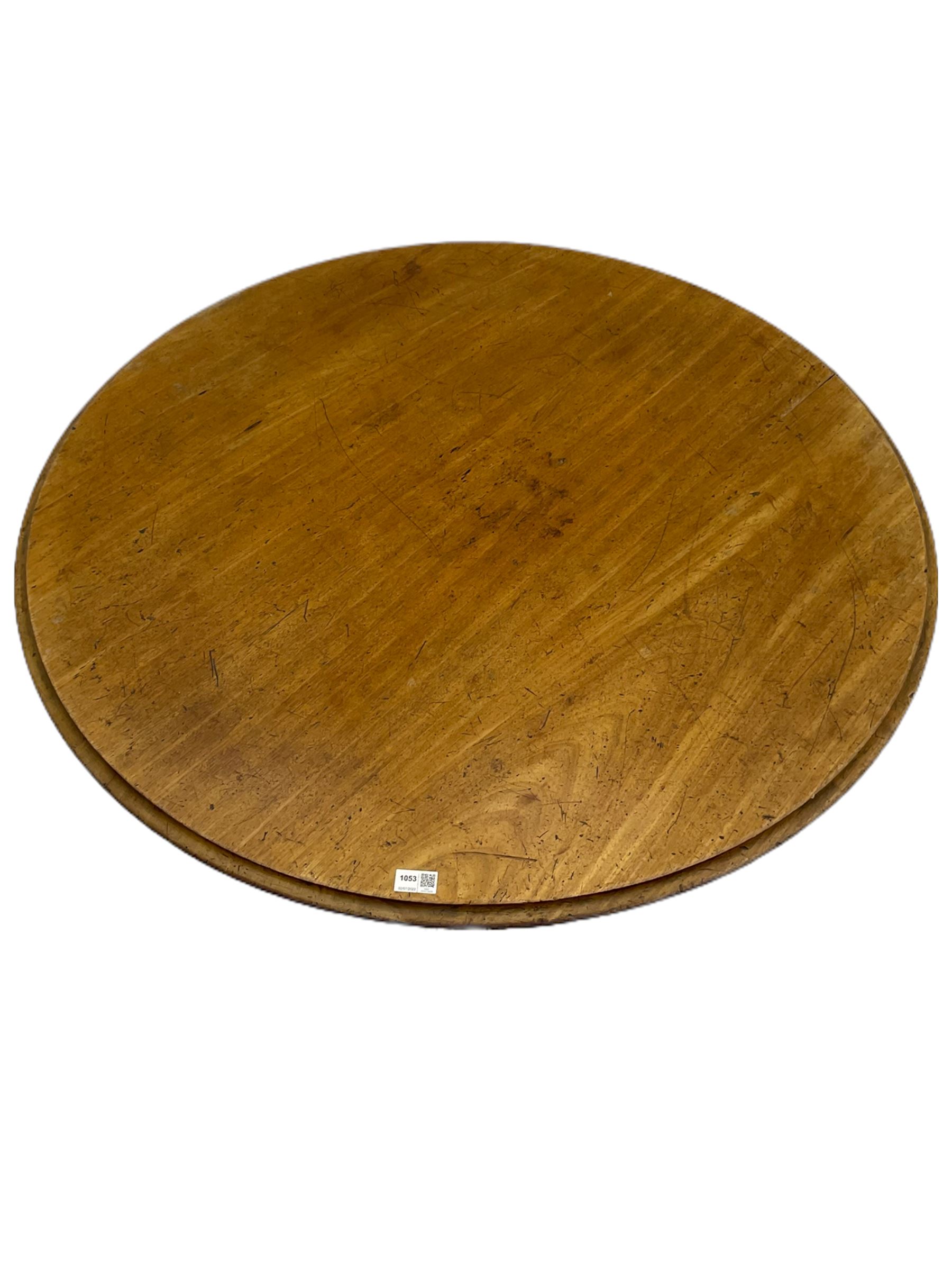 Victorian mahogany circular centre table - Image 3 of 3