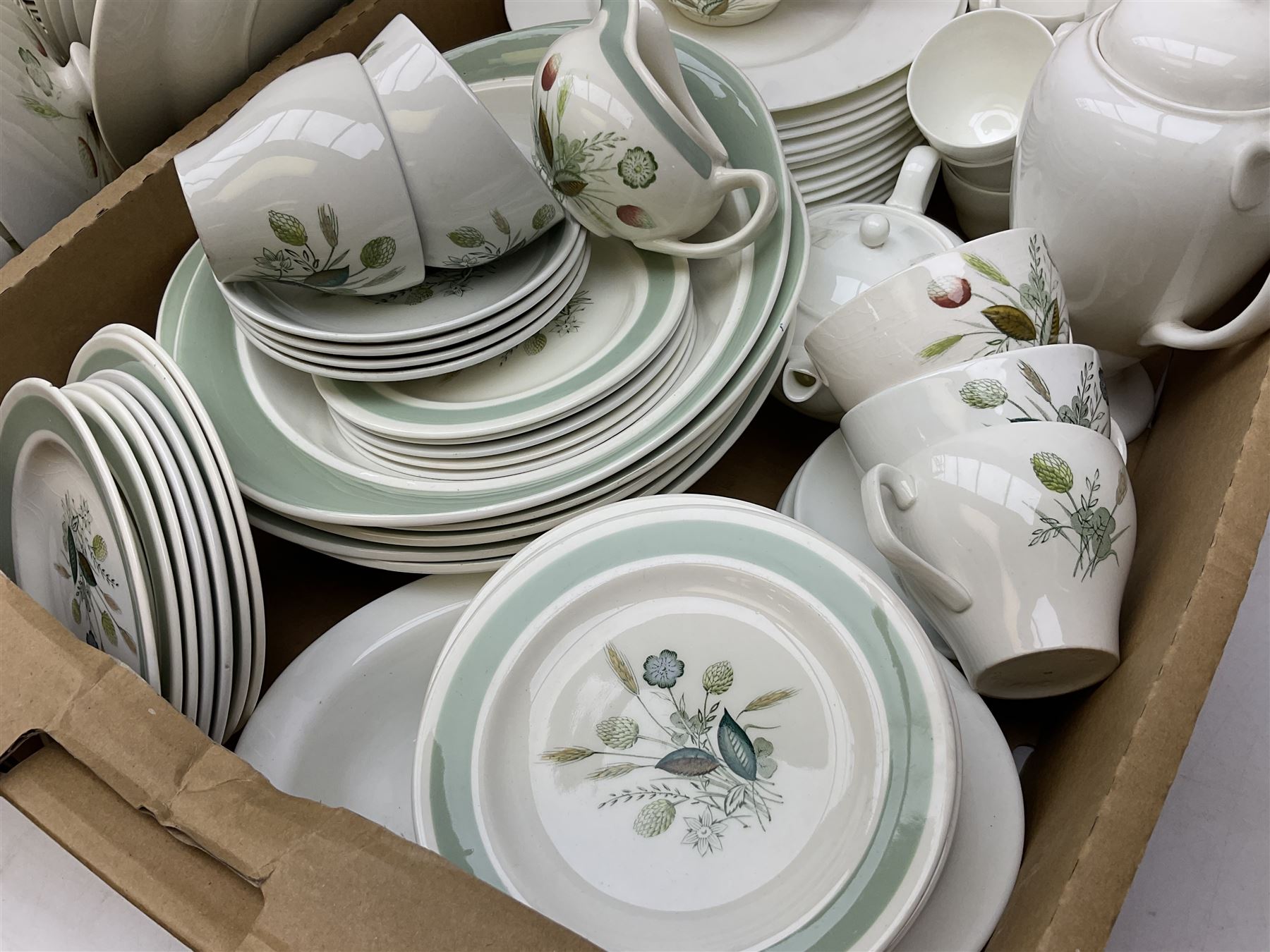Wood & Sons Clovelly pattern tea and dinner wares - Image 7 of 10