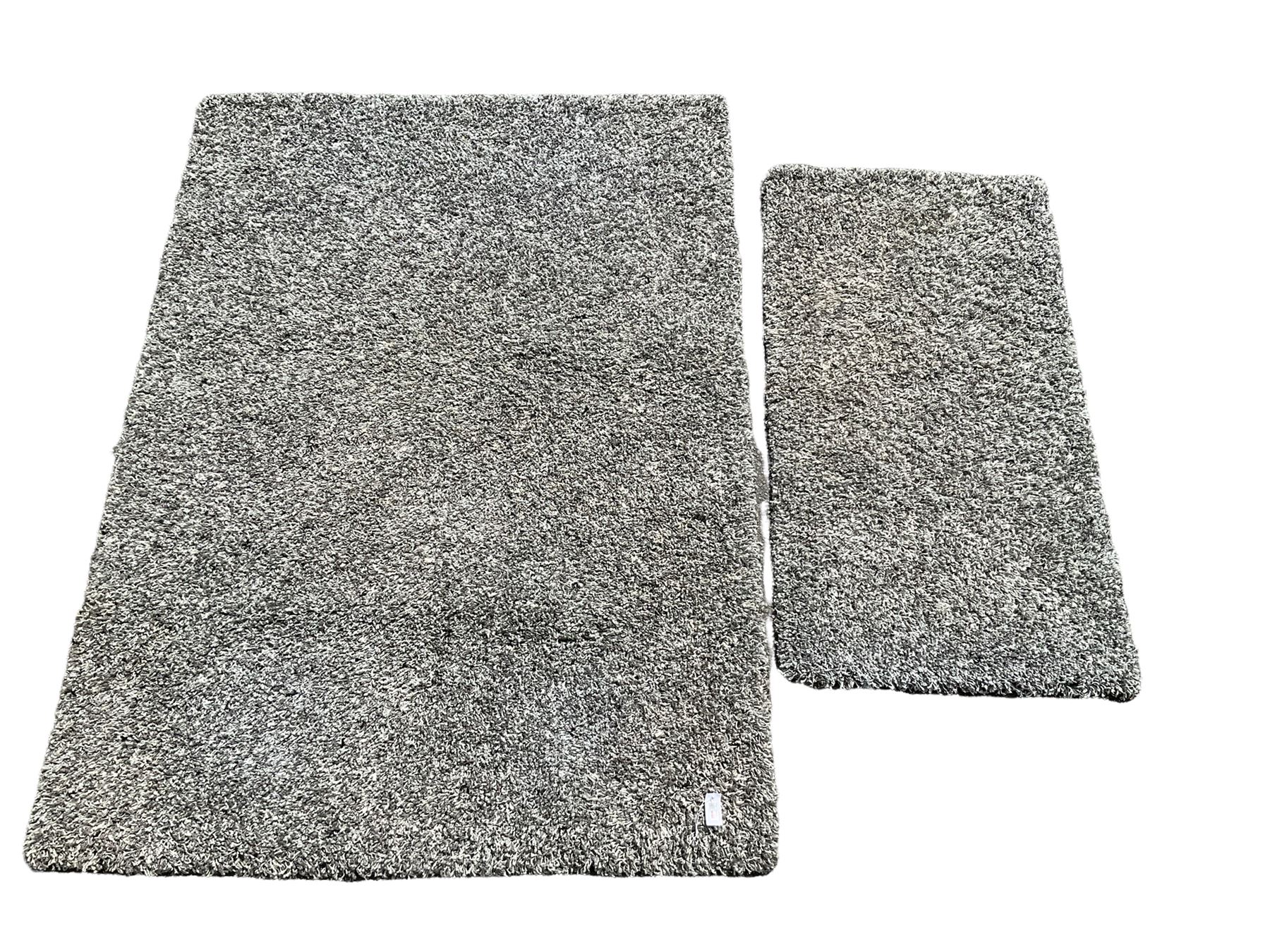Grey shaggy pile rug (225cm x 163cm)