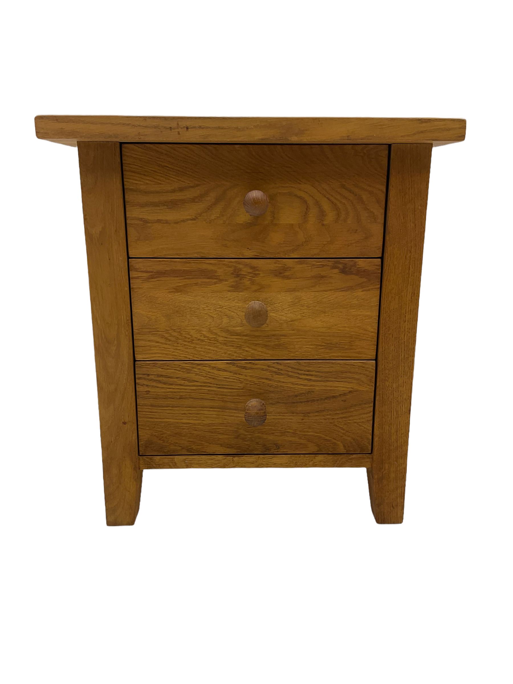 Small oak three drawer chest