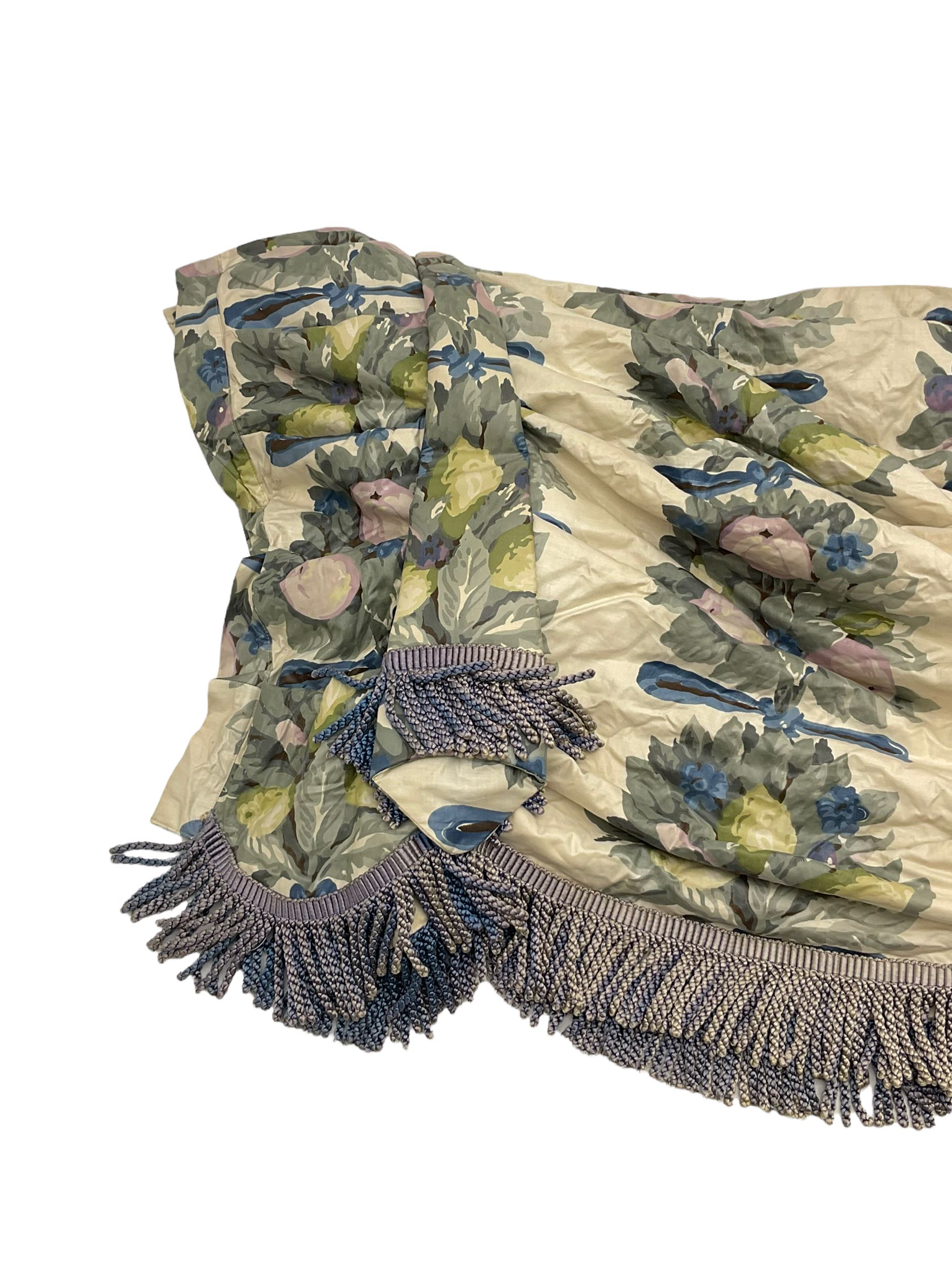Charles Hammond of Sloane Square London - tasselled silk pelmet - Image 2 of 4