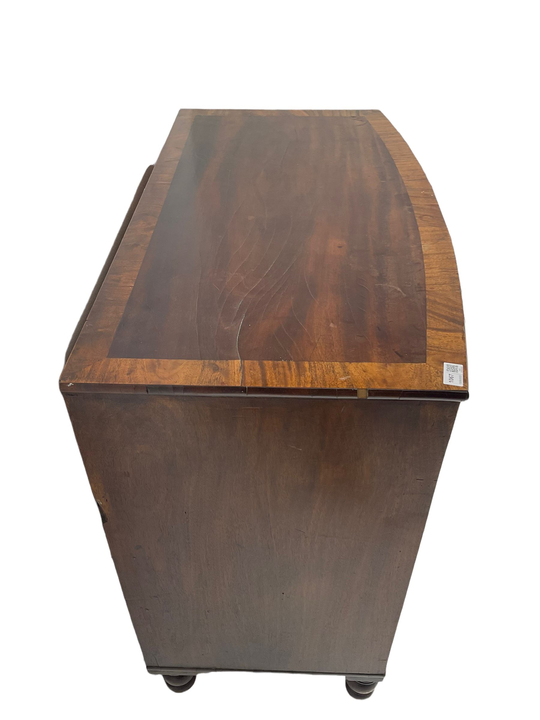 Early 19th century mahogany and mahogany banded bow-front chest - Image 8 of 9