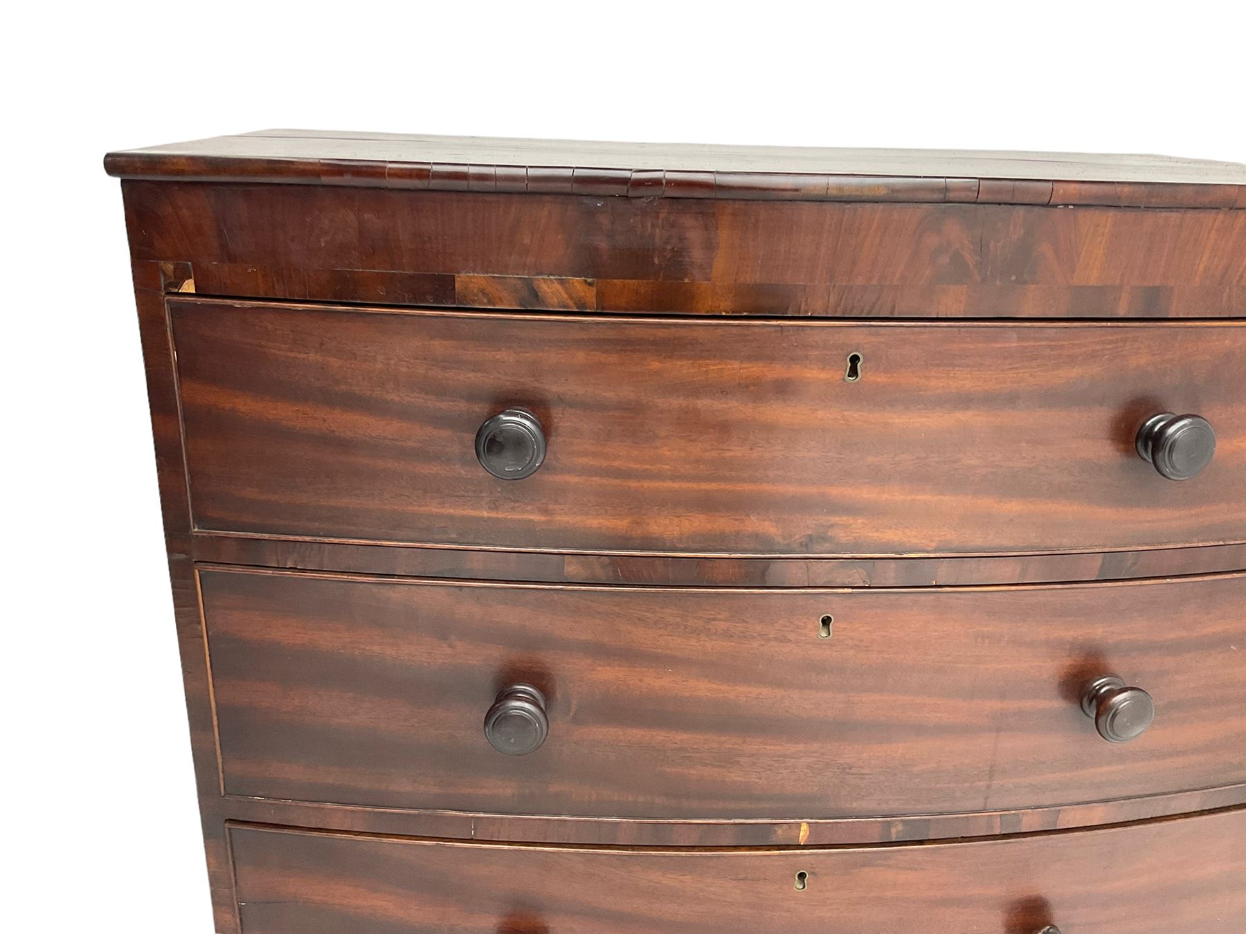 Early 19th century mahogany and mahogany banded bow-front chest - Image 7 of 9