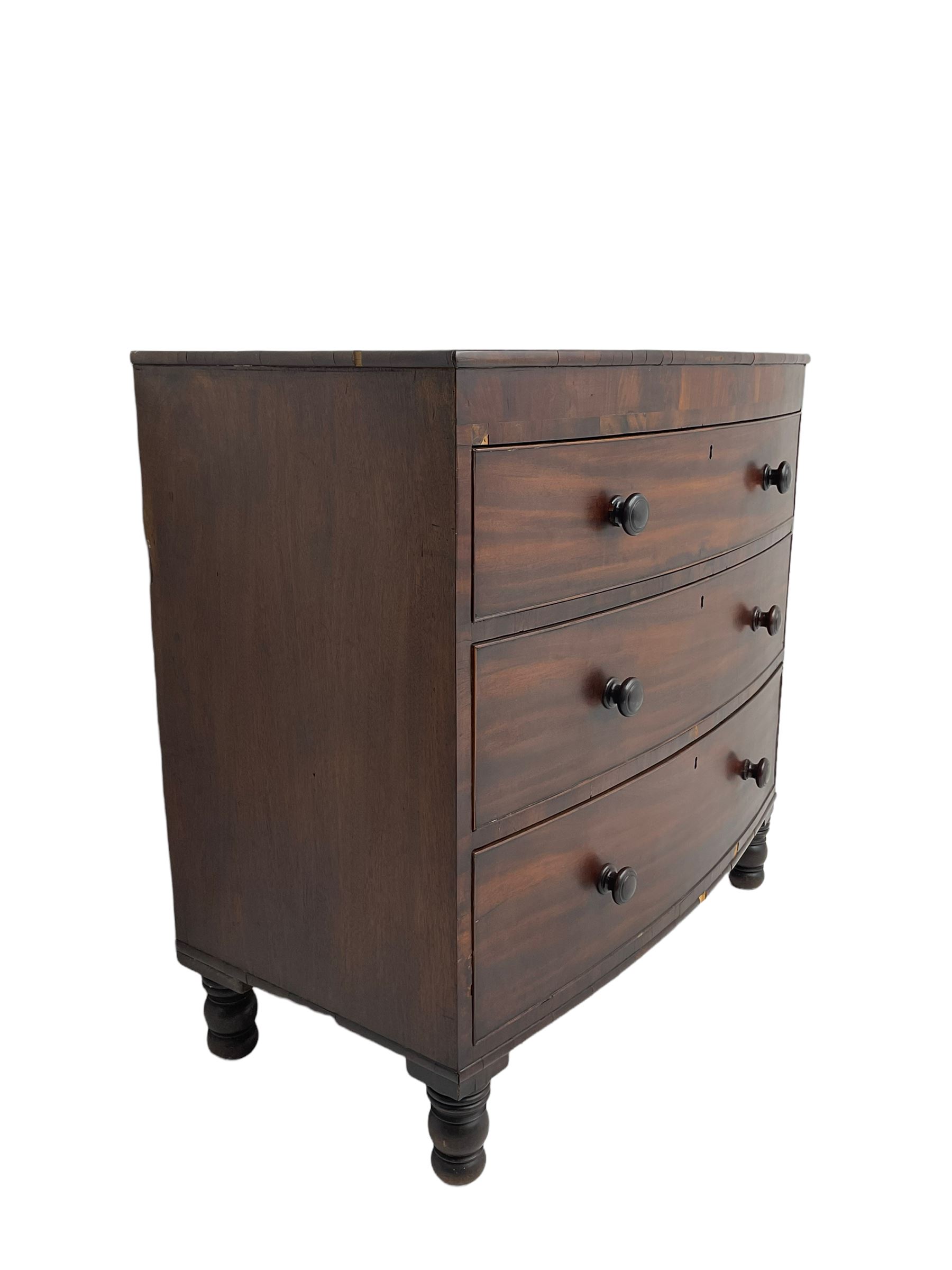 Early 19th century mahogany and mahogany banded bow-front chest - Image 2 of 9