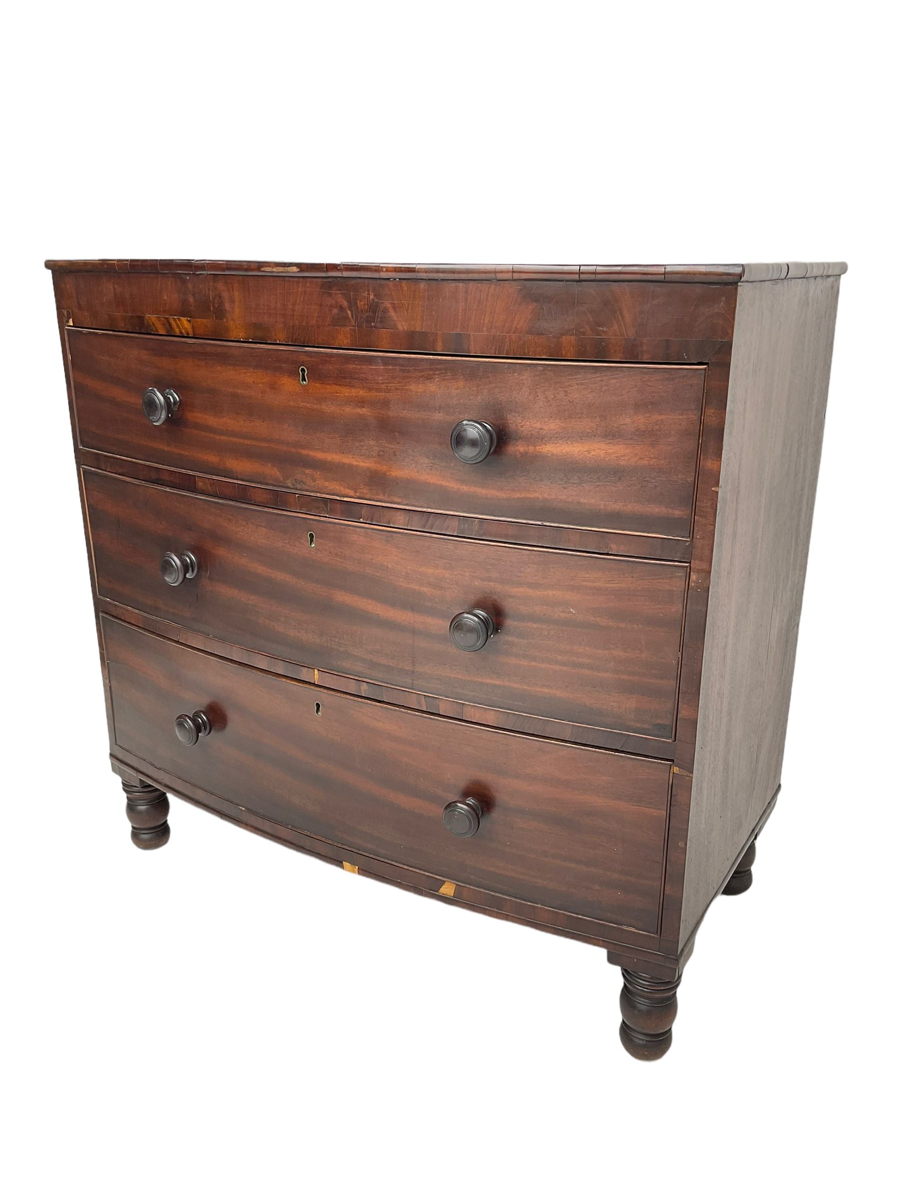 Early 19th century mahogany and mahogany banded bow-front chest - Image 3 of 9