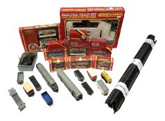 Hornby '00' gauge - GWR Branch Passenger train set; boxed; six boxed and three unboxed wagos; Hornby