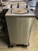 Stainless steel plate warming cabinet, on castors- LOT SUBJECT TO VAT ON THE HAMMER PRICE - To be