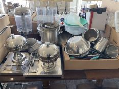 Stainless juice dispensers, kitchen tools and other- LOT SUBJECT TO VAT ON THE HAMMER PRICE - To