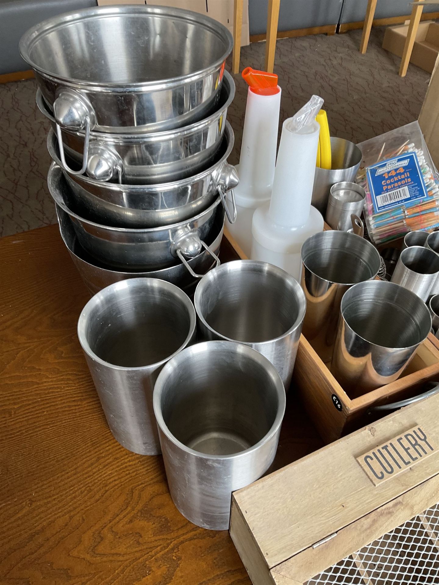 Stainless steel bar buckets, measuring cups, shaker, white sulphite bags, takeaway bags, bamboo shot - Image 4 of 6