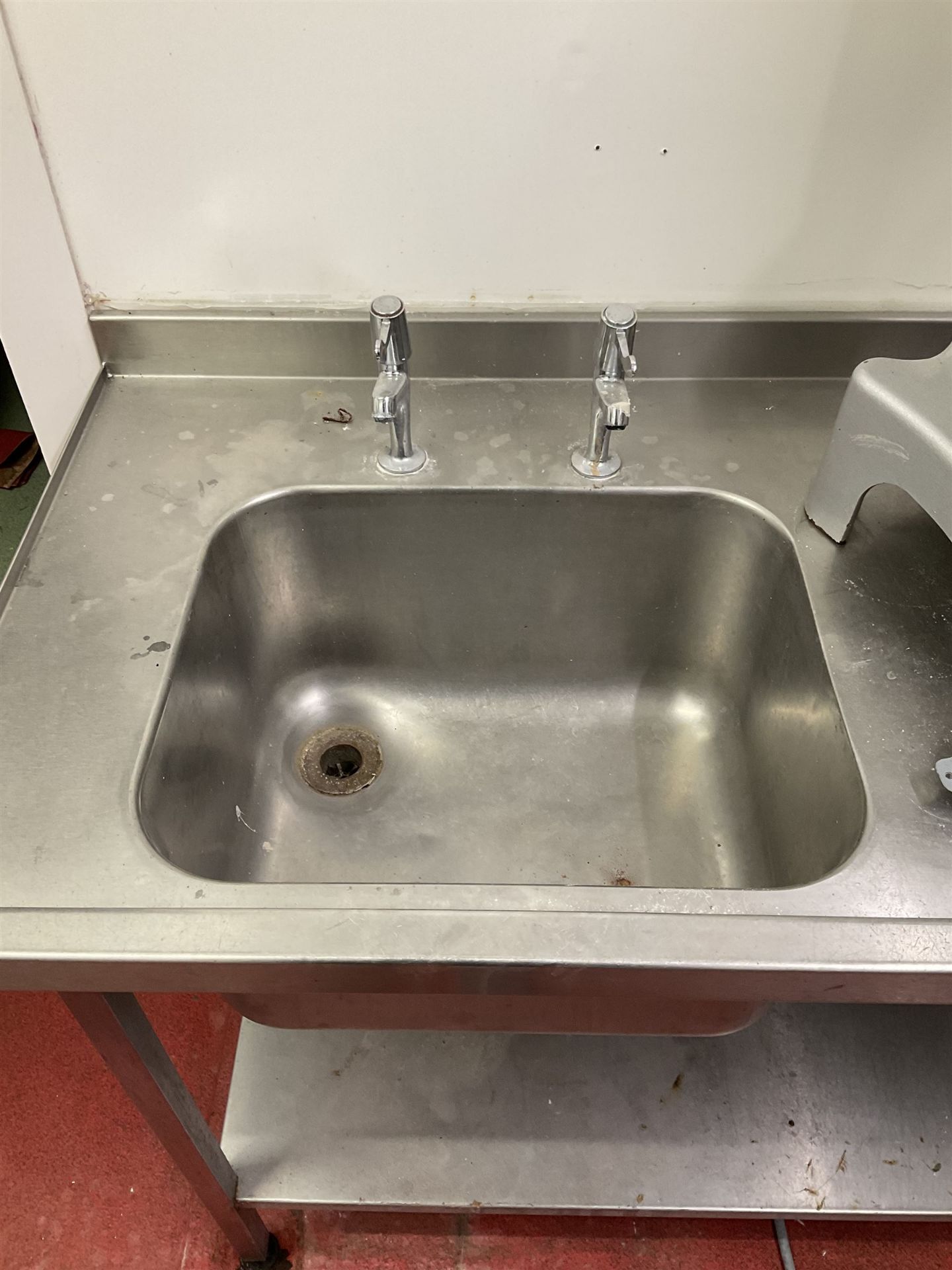 Stainless steel single sink unit with drainer and under-shelf- LOT SUBJECT TO VAT ON THE HAMMER - Image 2 of 3