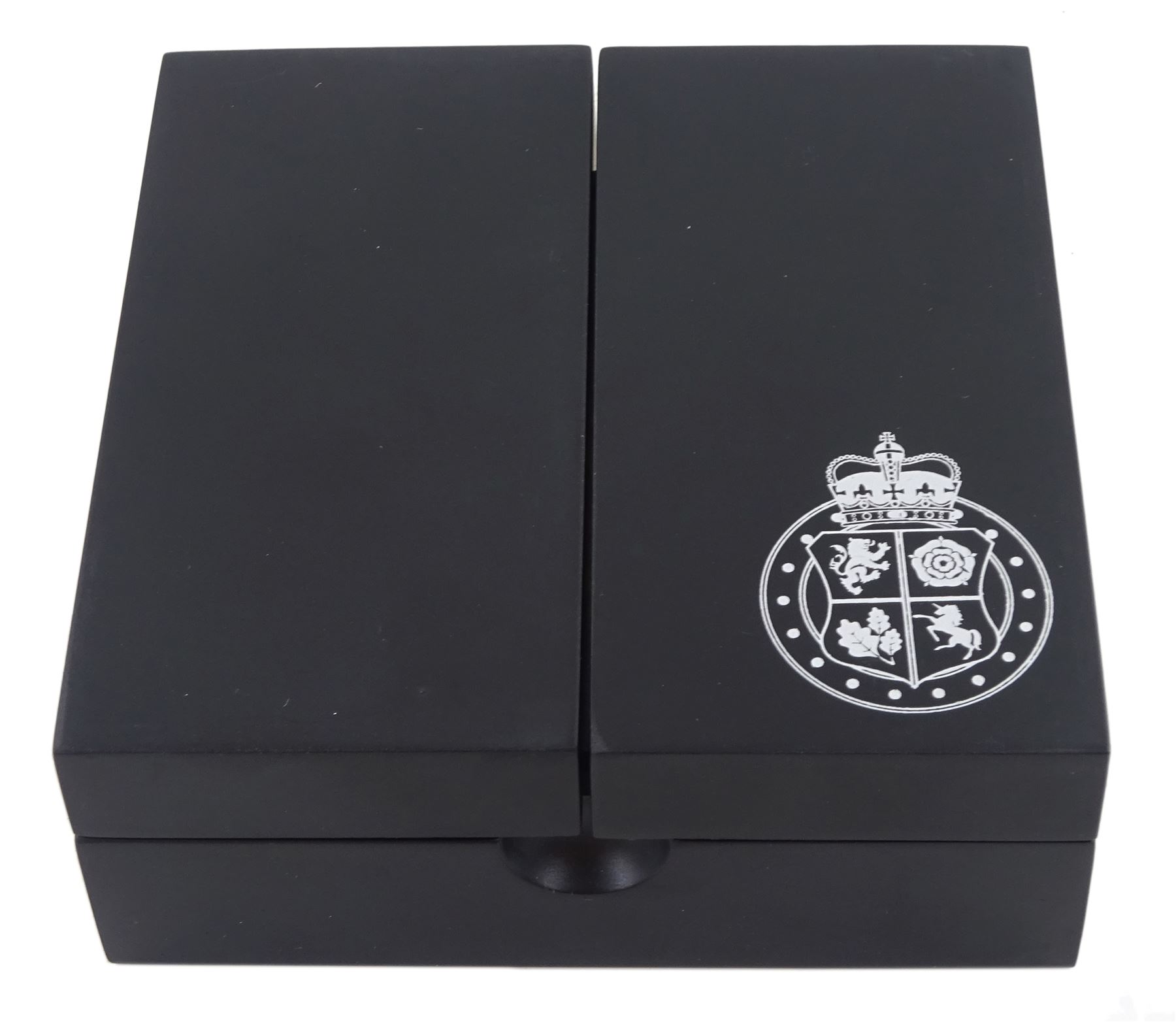 Queen Elizabeth II Guernsey 2020 '75th Anniversary VE Day Victory in Europe' 22ct gold proof five po - Image 4 of 4