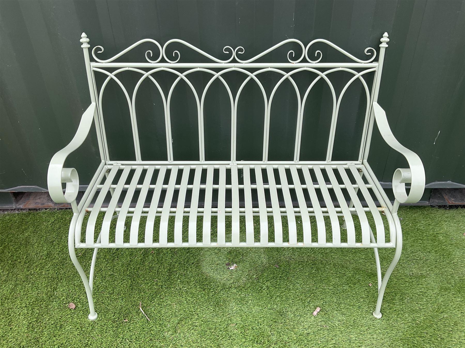 Green finish metal work garden bench (W114cm) - Image 2 of 3