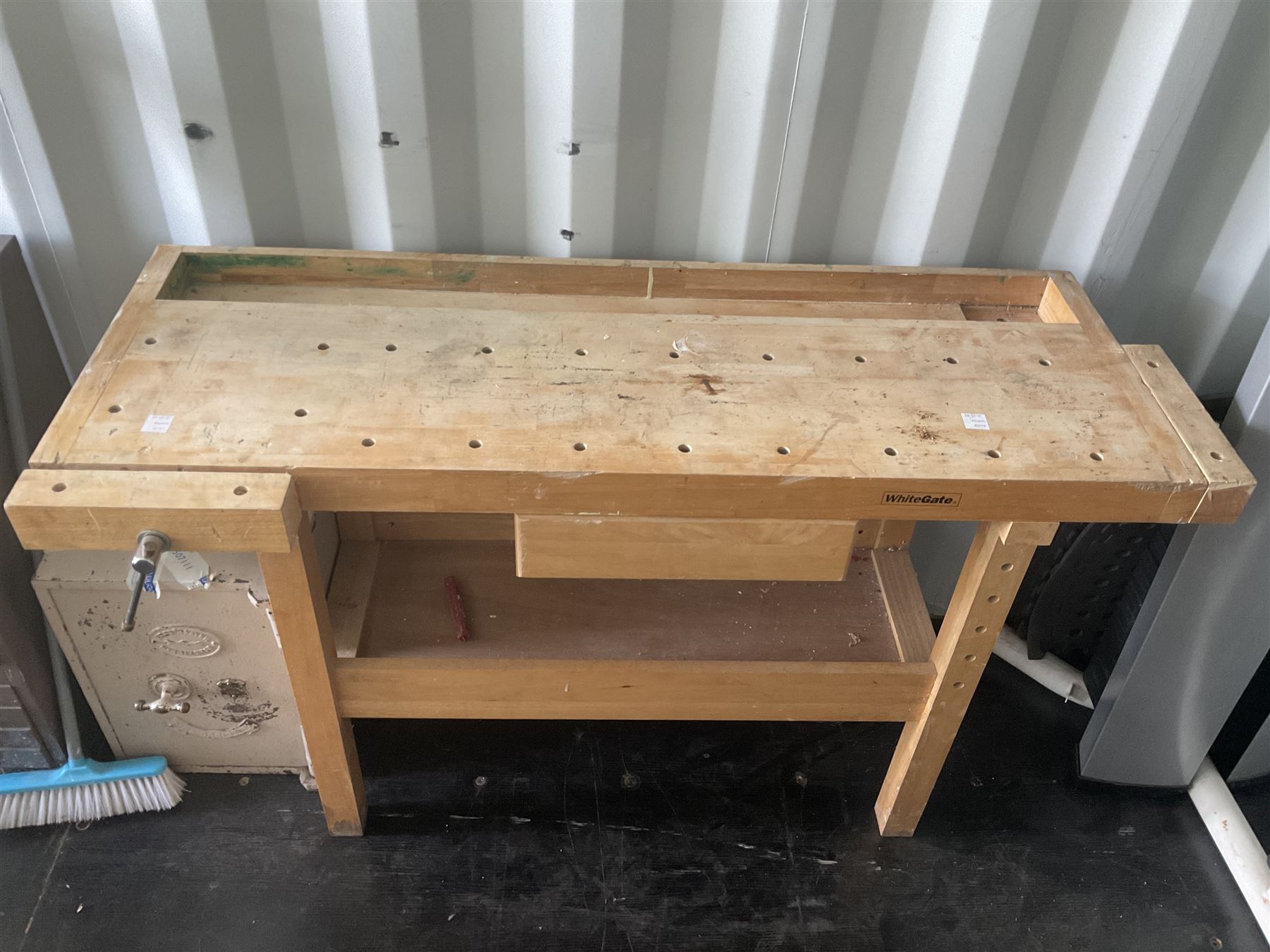 �White gate� Beech carpenters work bench with vice - THIS LOT IS TO BE COLLECTED BY APPOINTMENT FROM