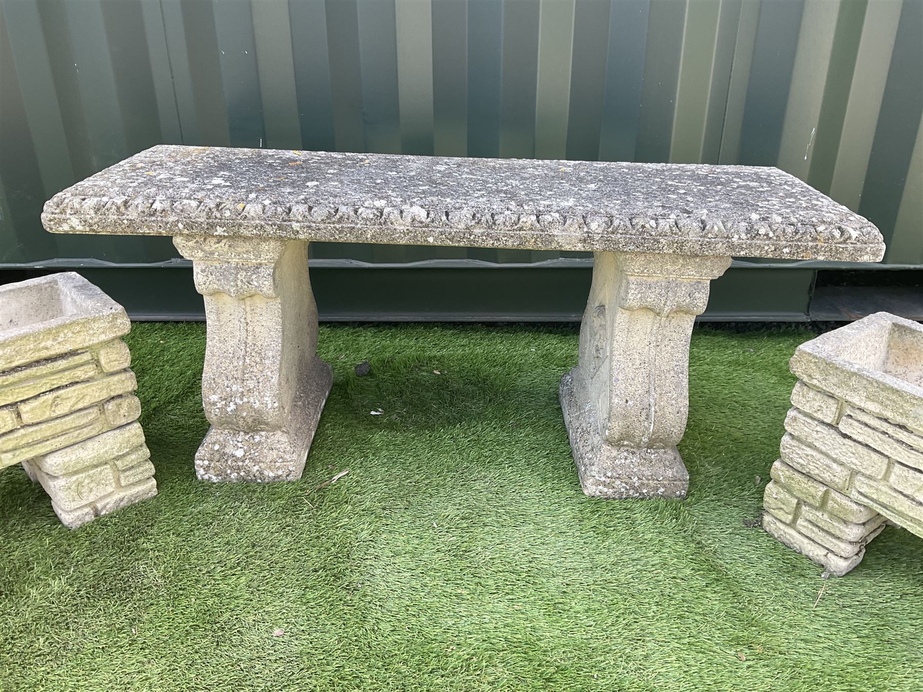Cast stone garden bench - Image 3 of 5